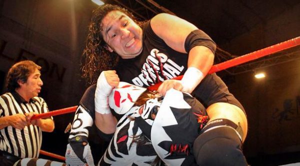 El Hijo del Perro Aguayo luchando. Foto: Facebook AAA.