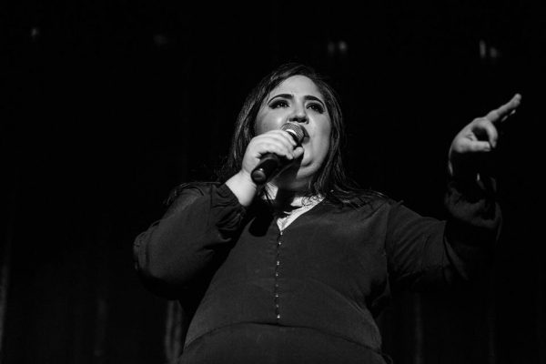 Jo Martínez es la única mujer del colectivo; sus monólogos han sido transmitidos por el canal Comedy Central.